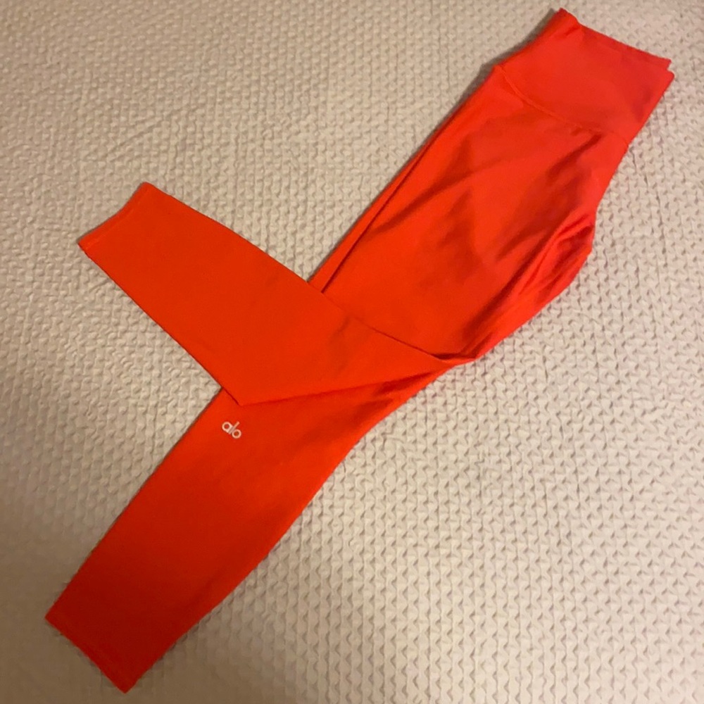Alo red airbrush leggings.